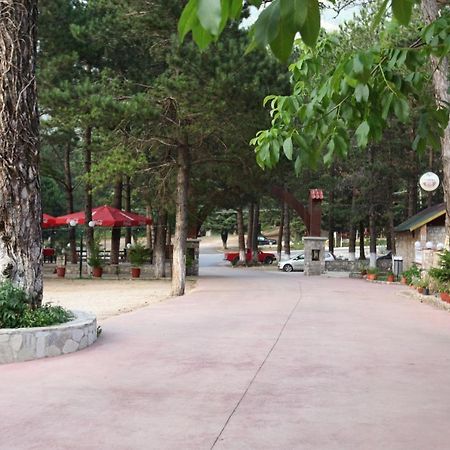 Готель Hamiti Camping Center Dukat Екстер'єр фото