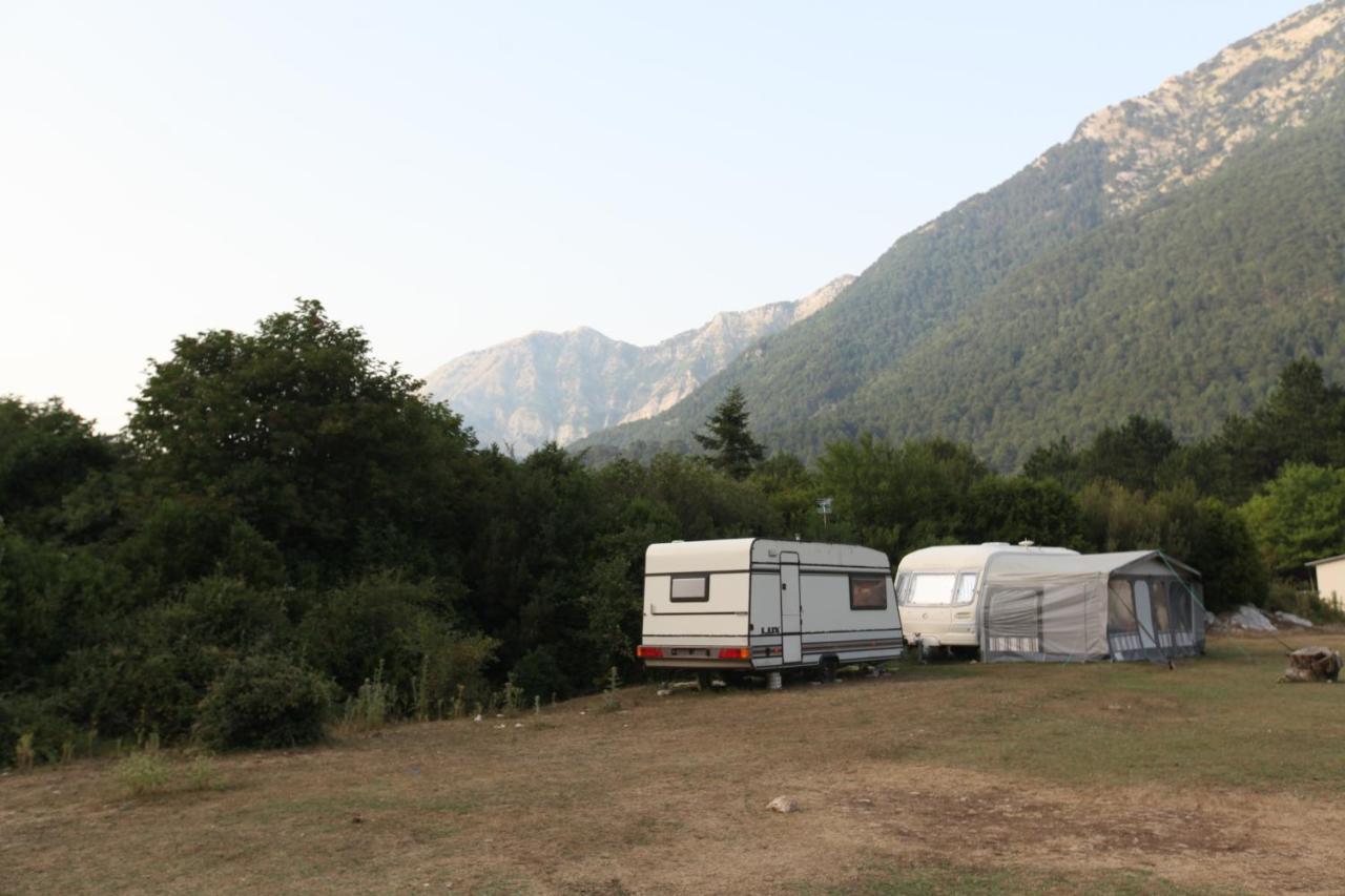 Готель Hamiti Camping Center Dukat Екстер'єр фото