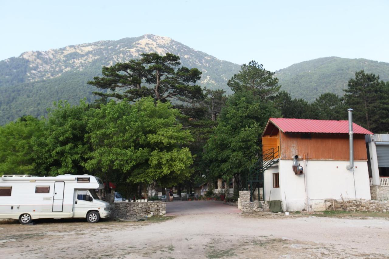 Готель Hamiti Camping Center Dukat Екстер'єр фото